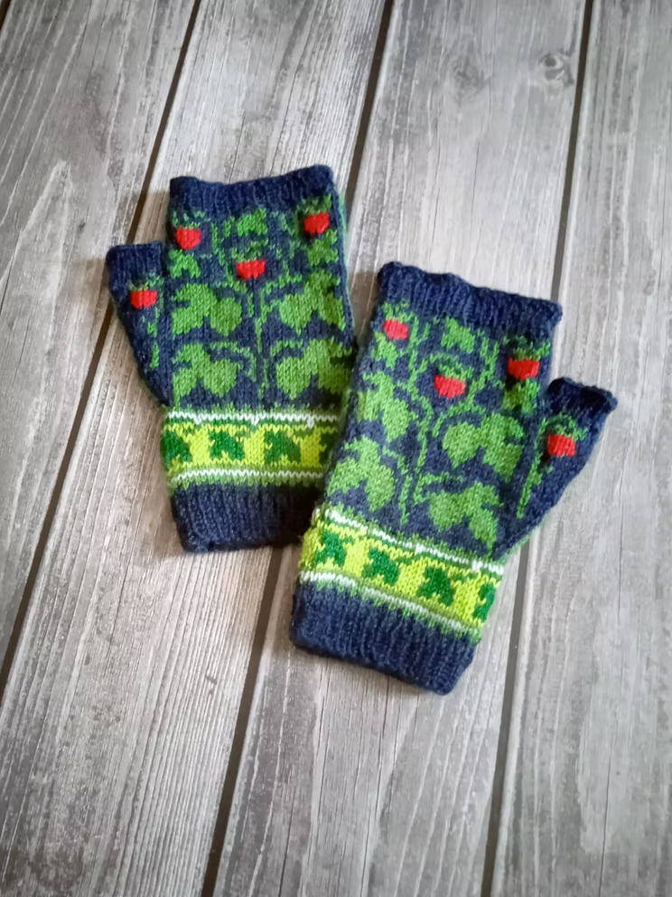 Wild Strawberry Mitts