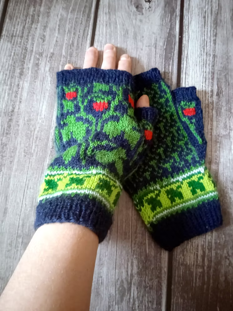 Wild Strawberry Mitts