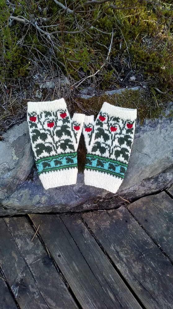 Wild Strawberry Mitts