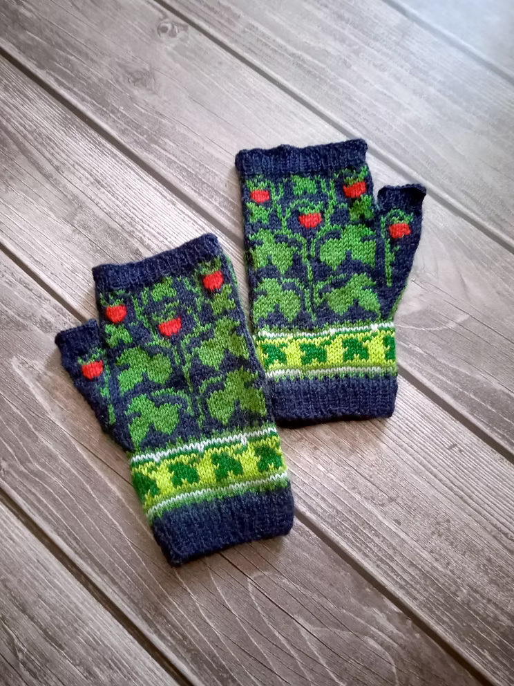Wild Strawberry Mitts